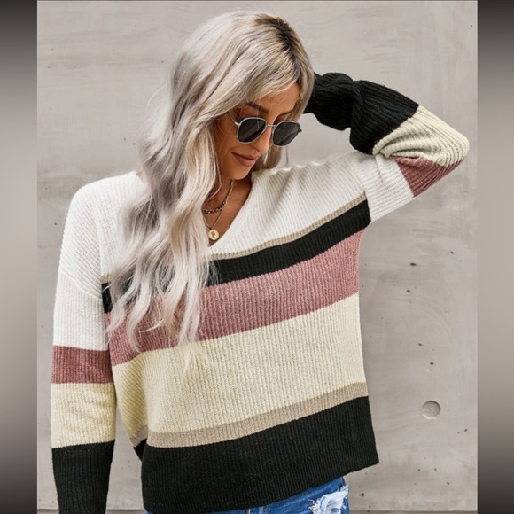 Color-Block Knit V-Neck Sweater - Picture 5 of 13